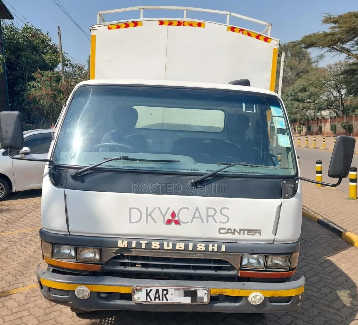 Mitsubishi Canter 4d32 2009 White