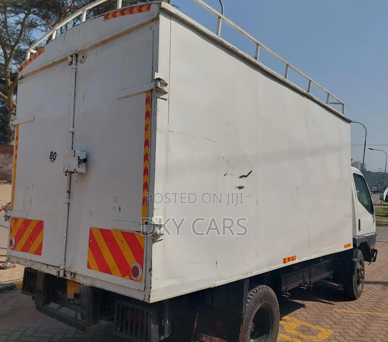 Mitsubishi Canter 4d32 2009 White
