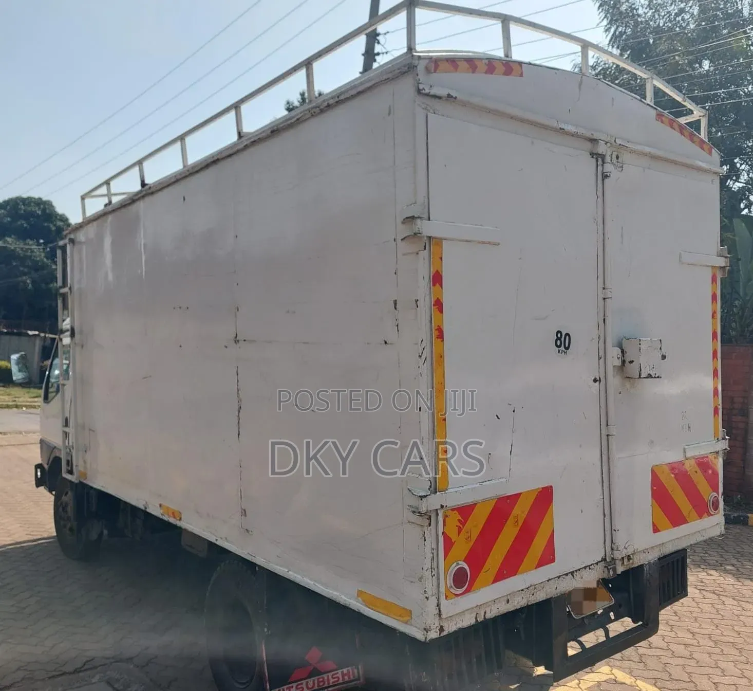 Mitsubishi Canter 4d32 2009 White