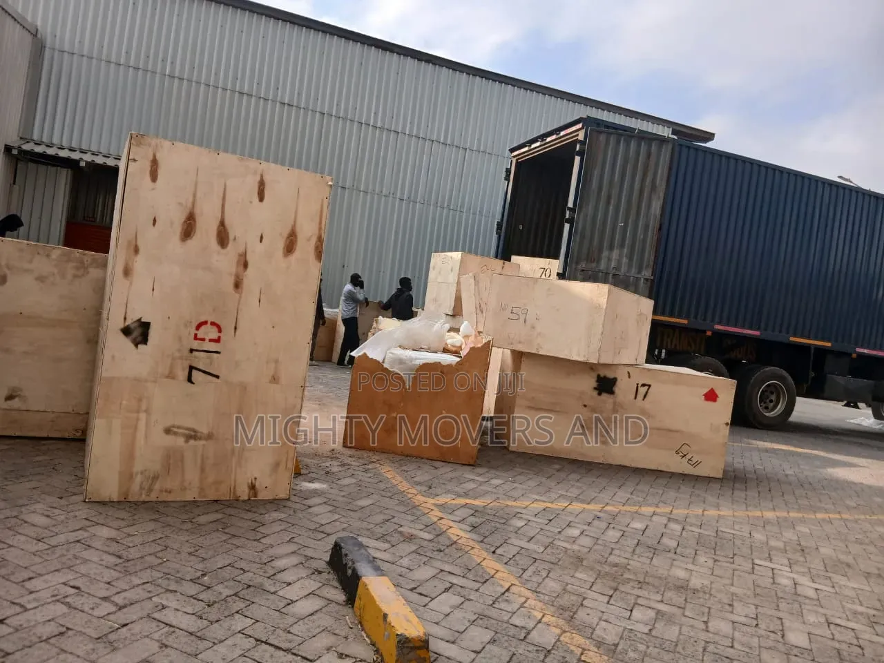 Reliable Solutions for Cargo Transportation >>Box Truck