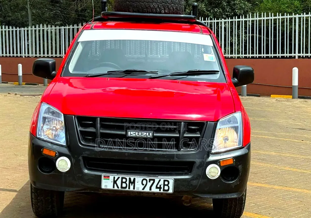 Isuzu D-MAX 2010 Red