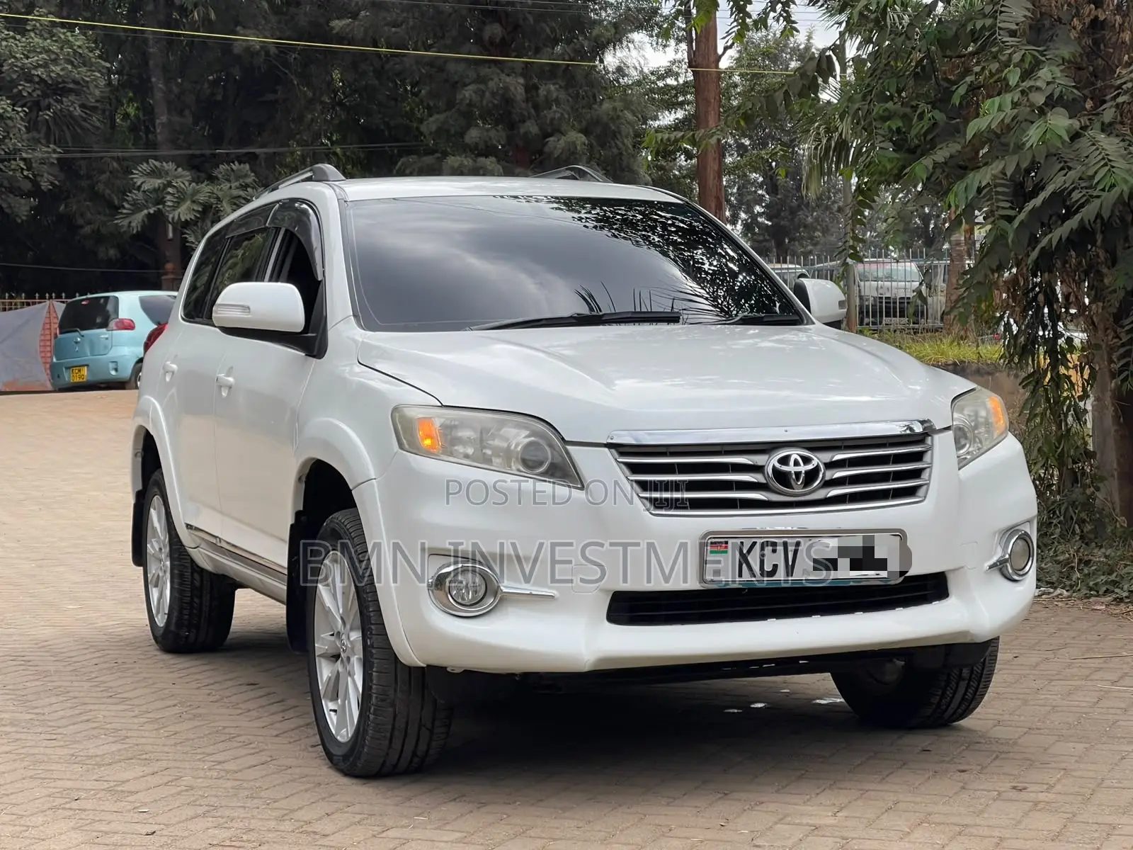 Toyota Vanguard 2012 White