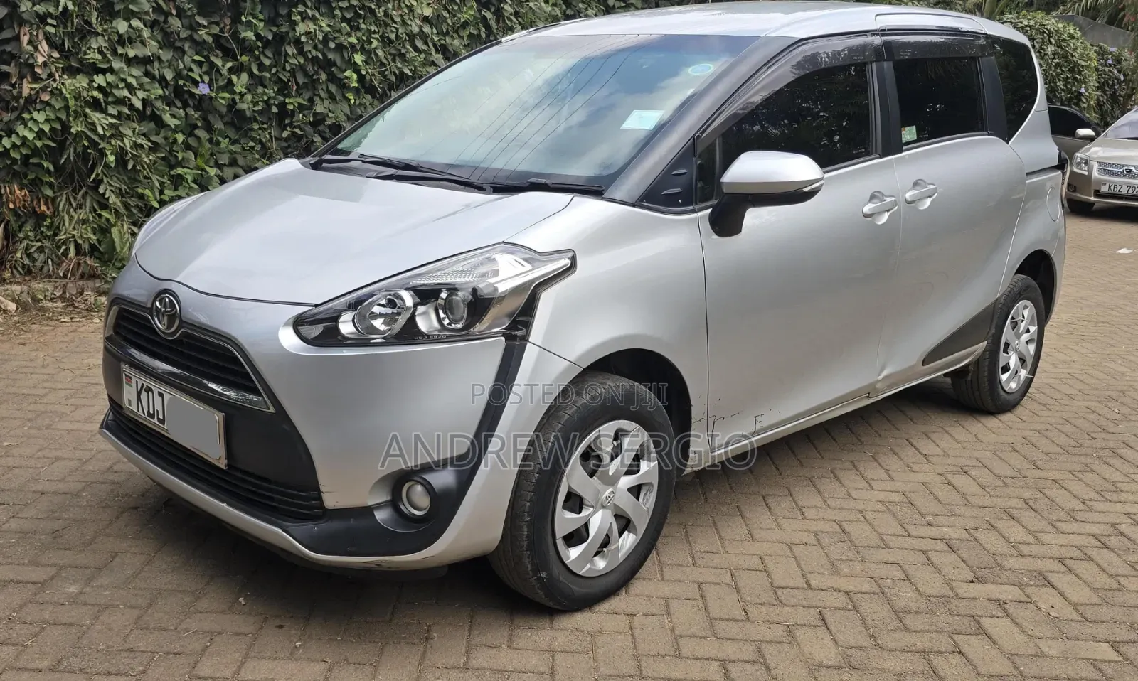 Toyota Sienta 2016 Silver