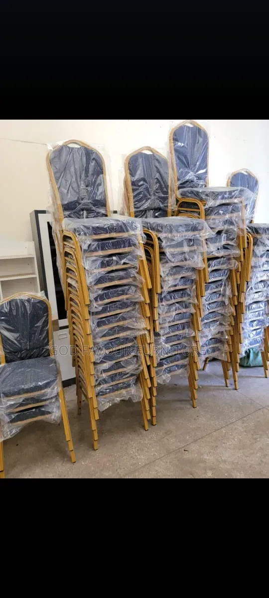 Red Padded Banquet Chair S