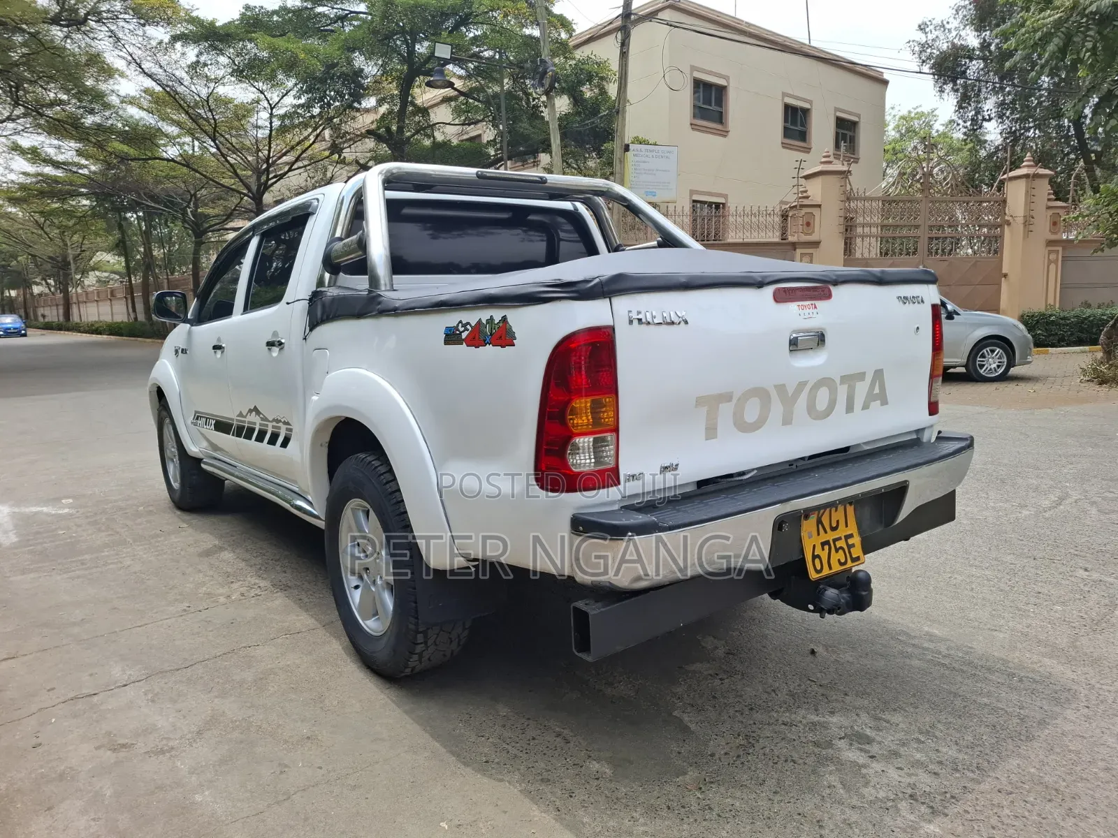 Toyota Hilux 2012 White