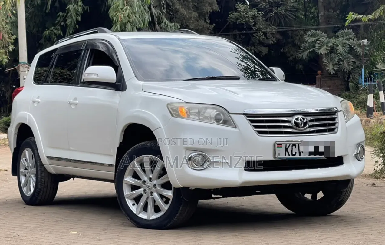 Toyota Vanguard 2012 White