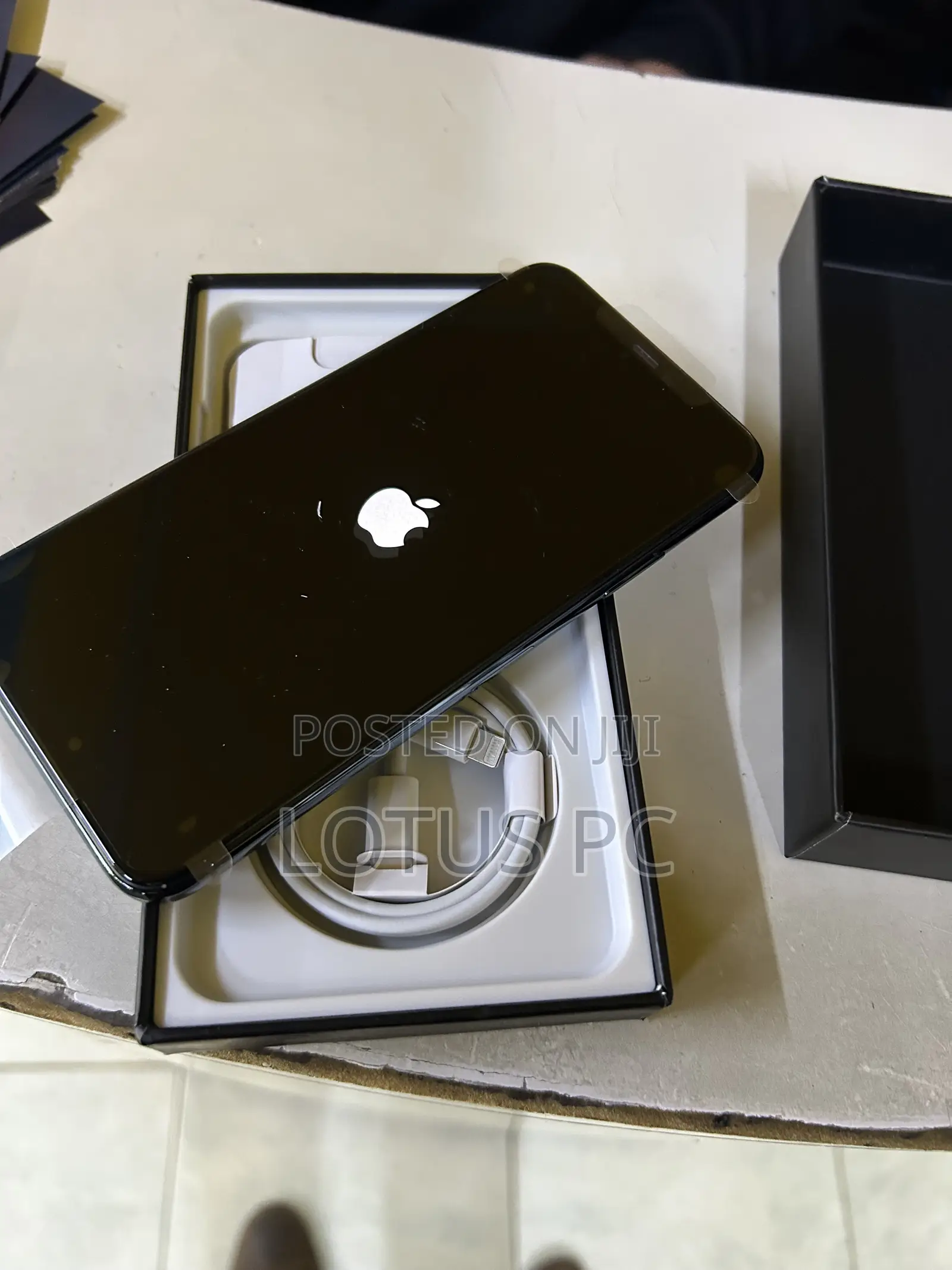 New Apple iPhone 11 Pro Max 256 GB Green