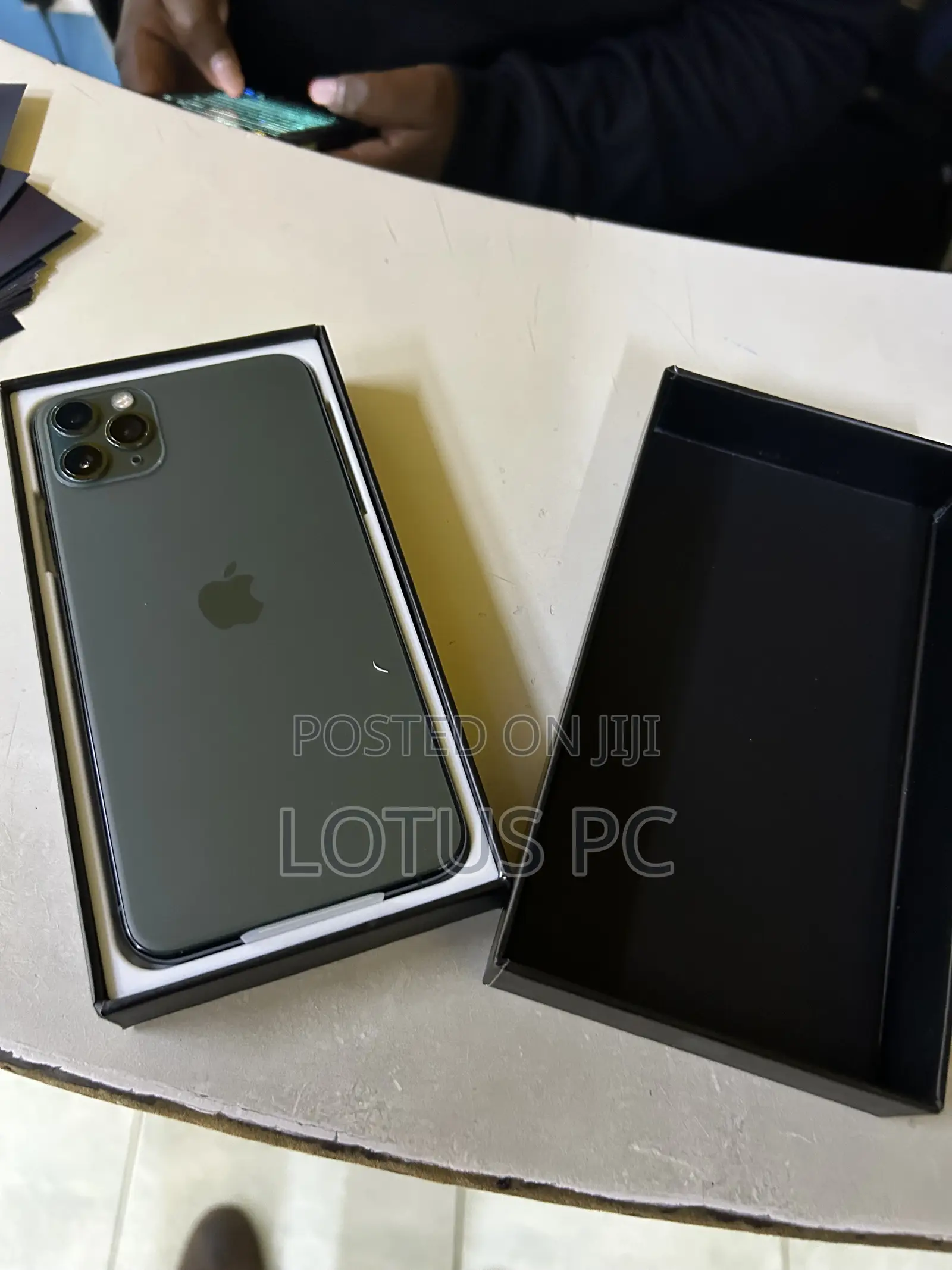 New Apple iPhone 11 Pro Max 256 GB Green