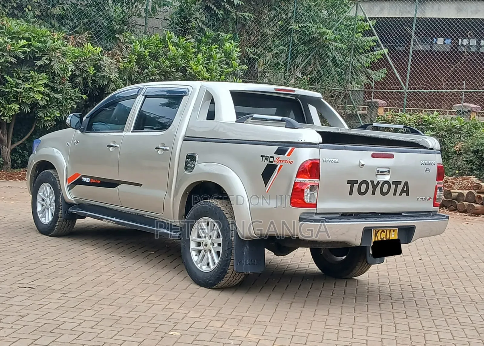 Toyota Hilux 2013 Gold