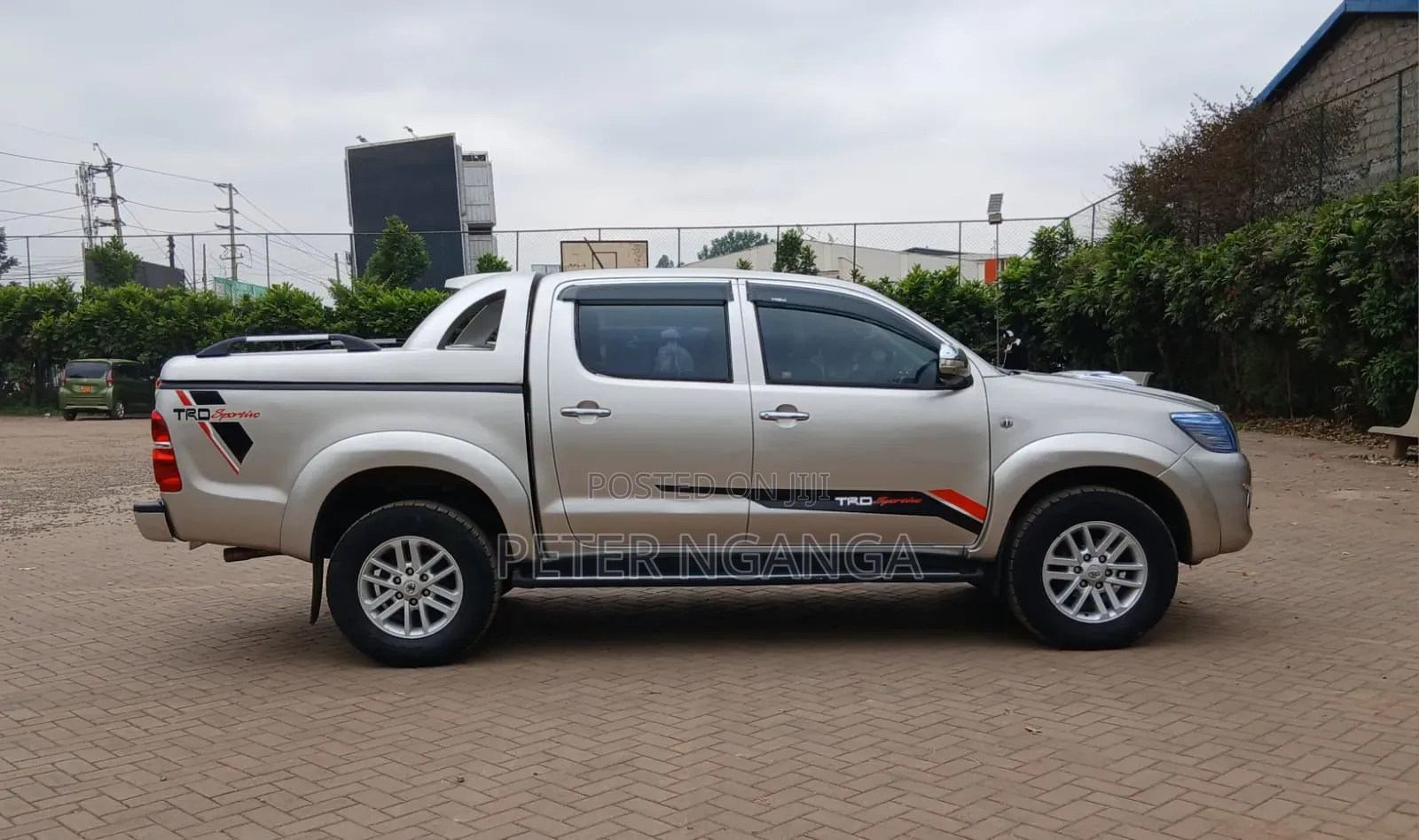 Toyota Hilux 2013 Gold
