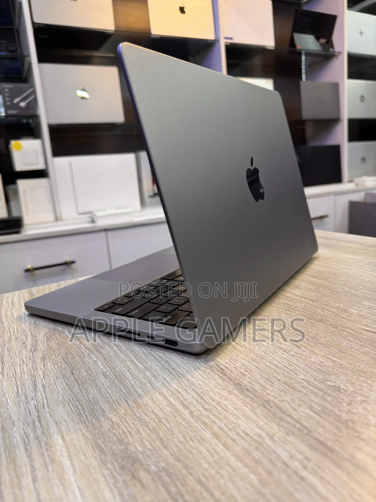 Laptop Apple MacBook Pro 2021 M1 16GB Apple M1 Pro SSD 512GB