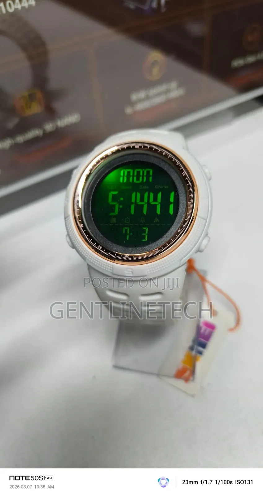 SKMEI 2070 White Gold Fashion Watch