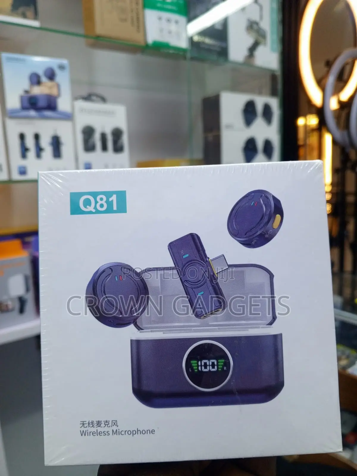 Q81 Wireless Clip-on Microphone With LED Charging Case