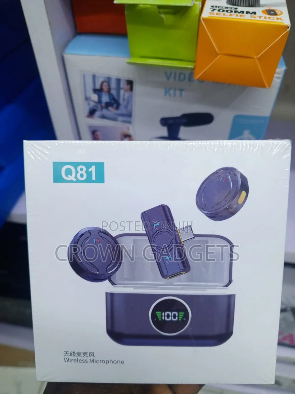 Q81 Wireless Clip-on Microphone With LED Charging Case