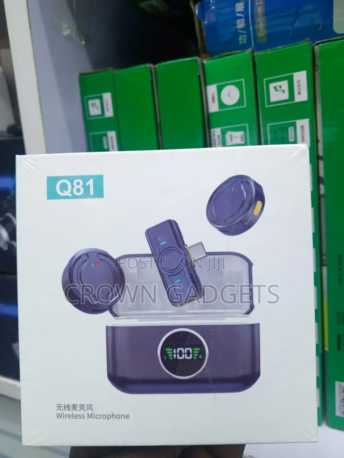 Q81 Wireless Clip-on Microphone With LED Charging Case