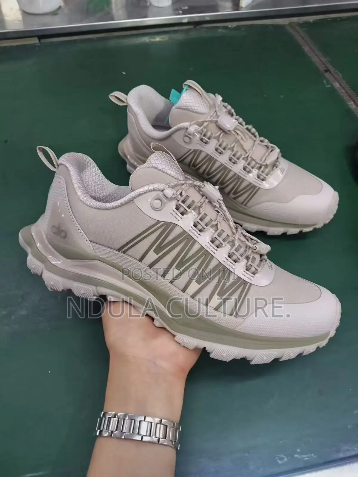 Alo Yoga Trail Sneakers