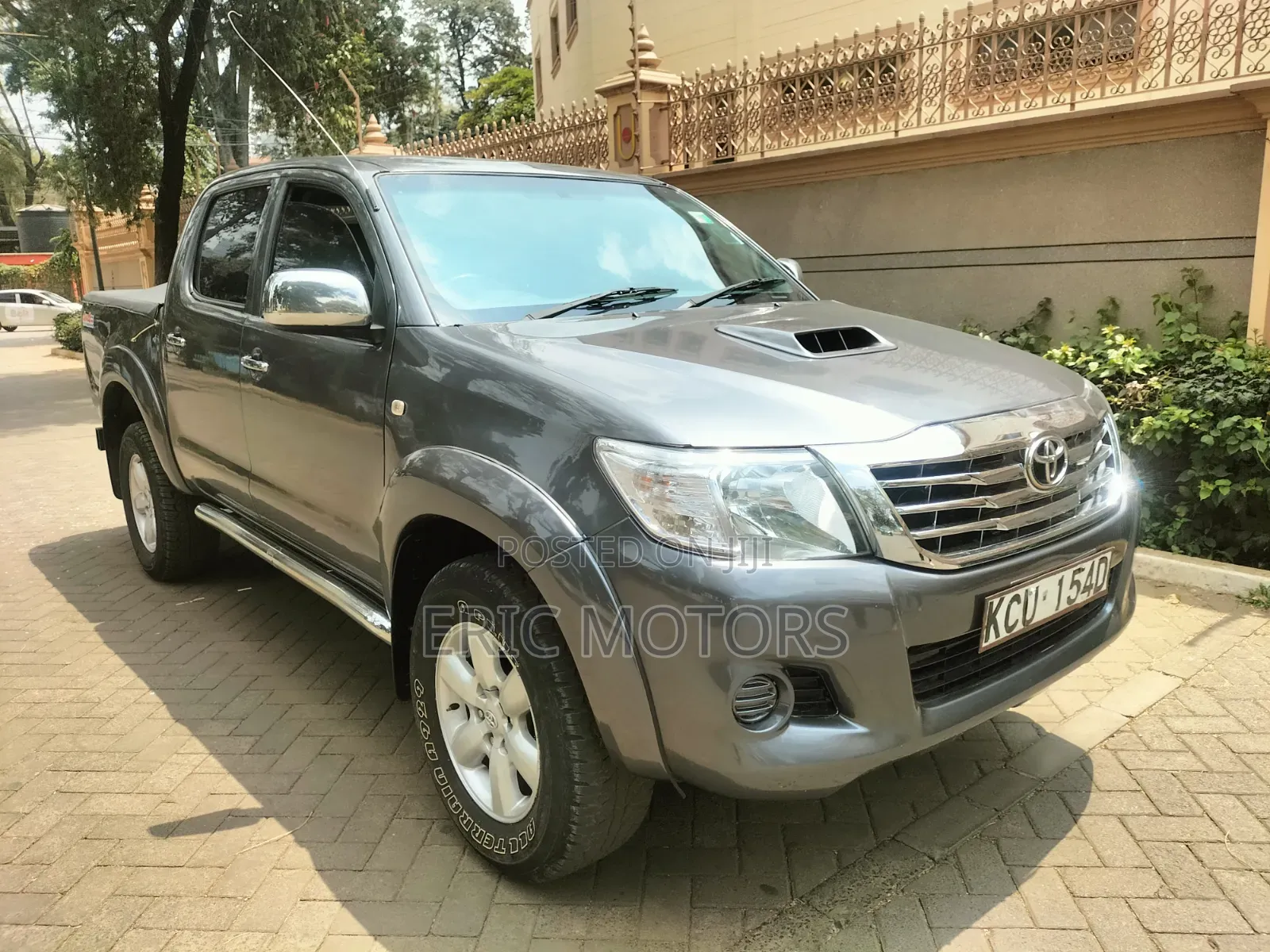 Toyota Hilux 2011 Gray