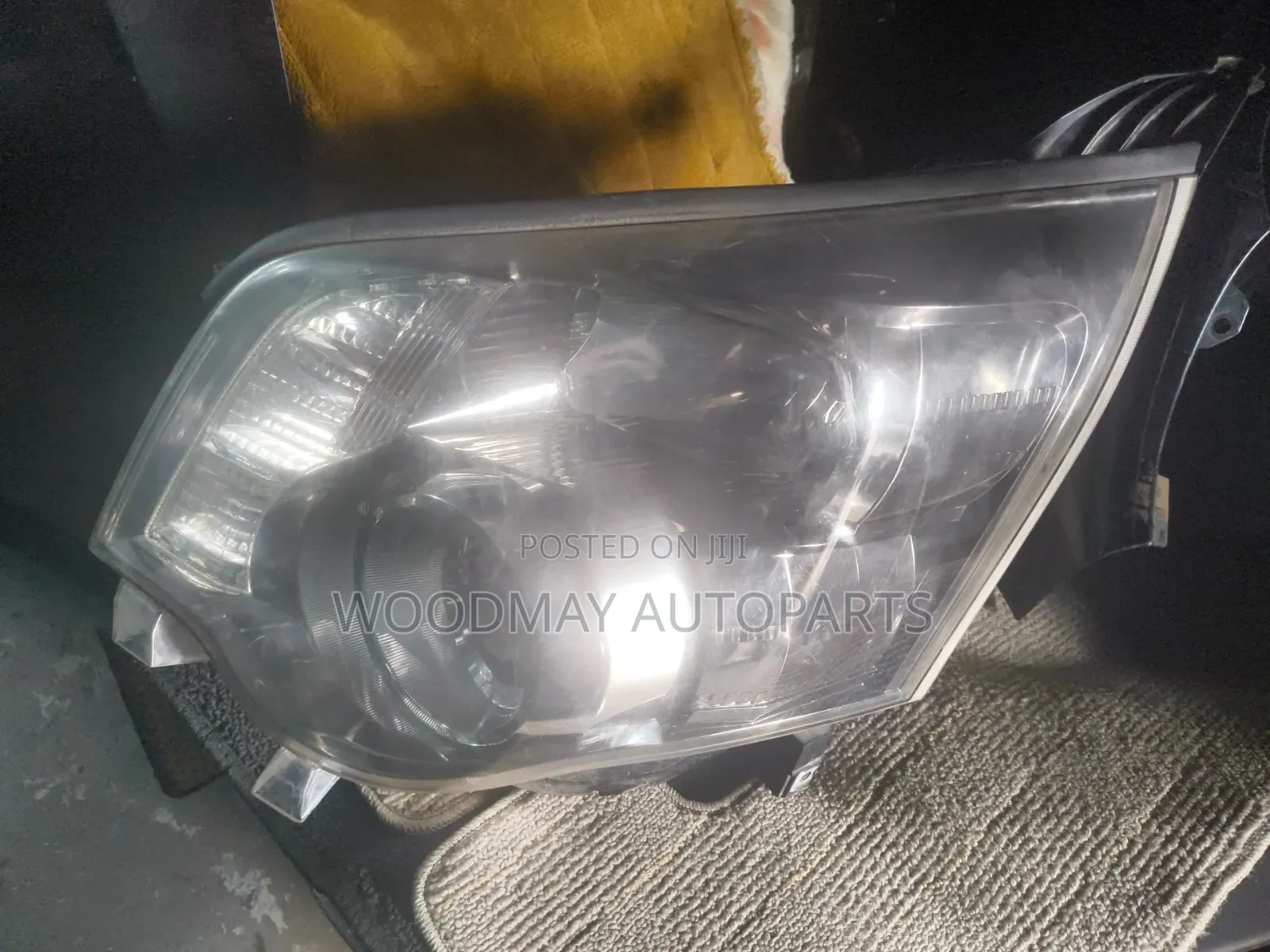 Noah 2012 Headlight 