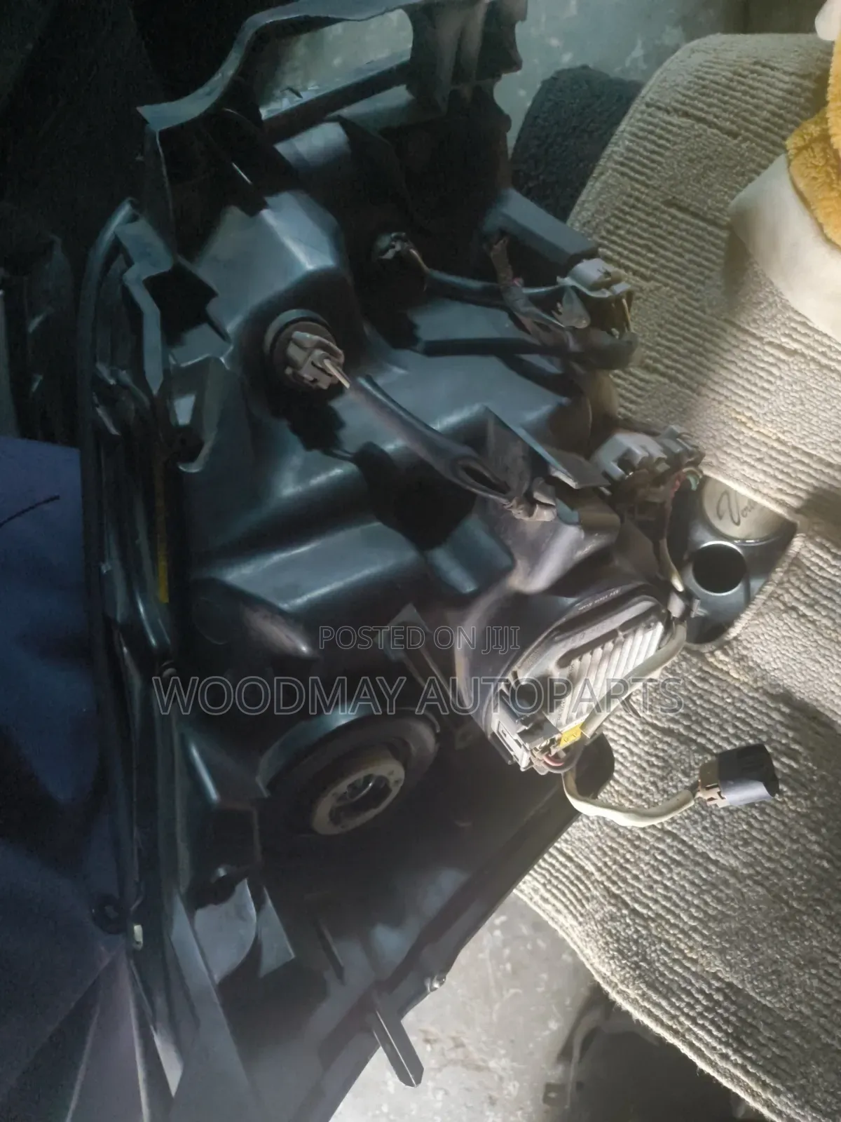Noah 2012 Headlight 