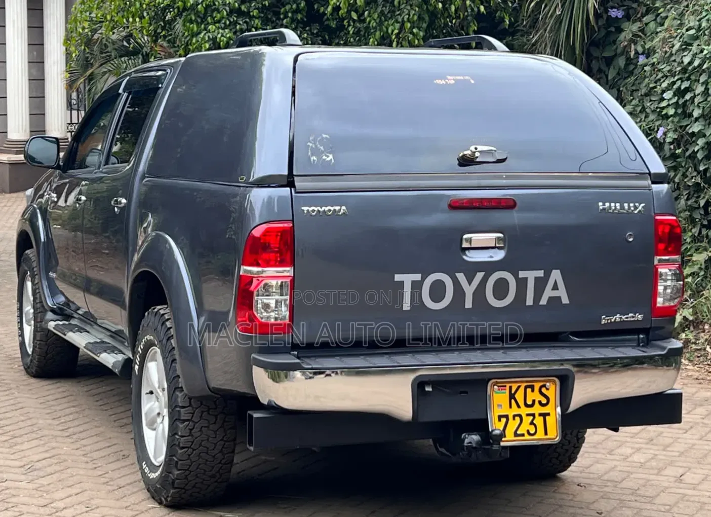 Toyota Hilux 2012 Gray