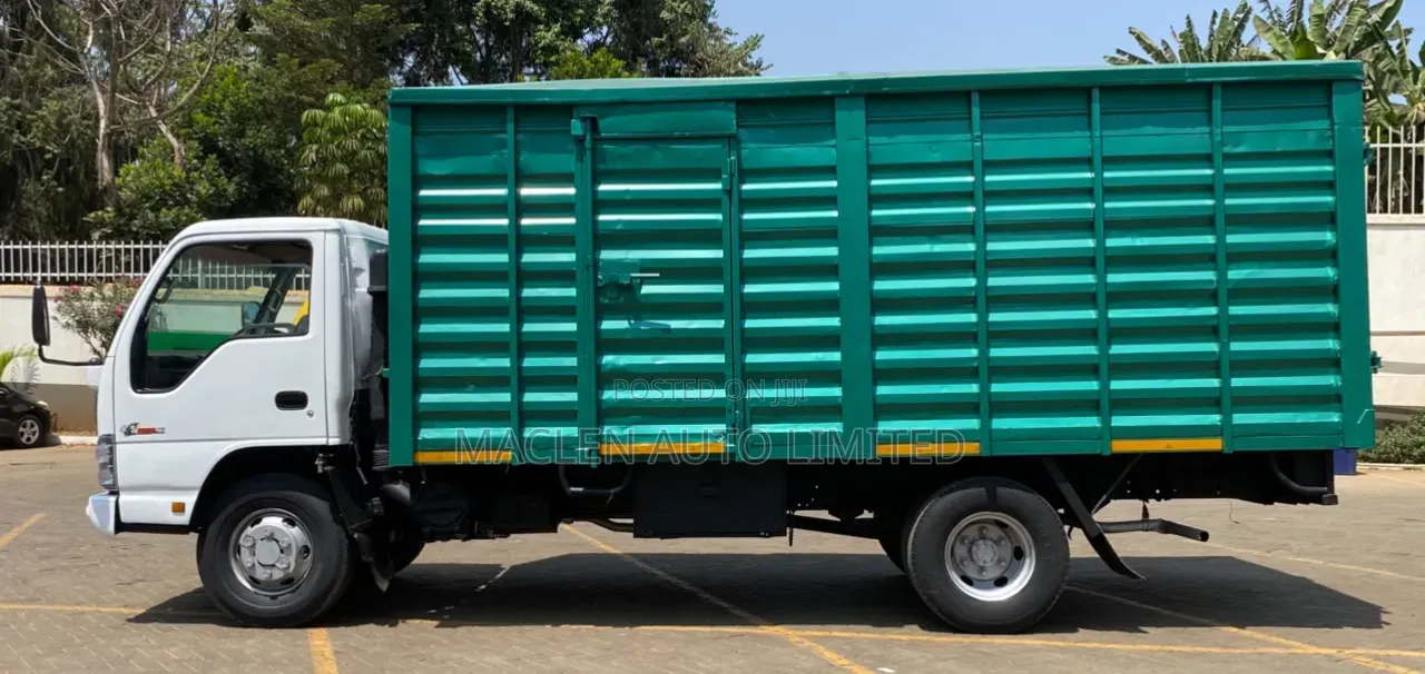 Isuzu NKR 2012