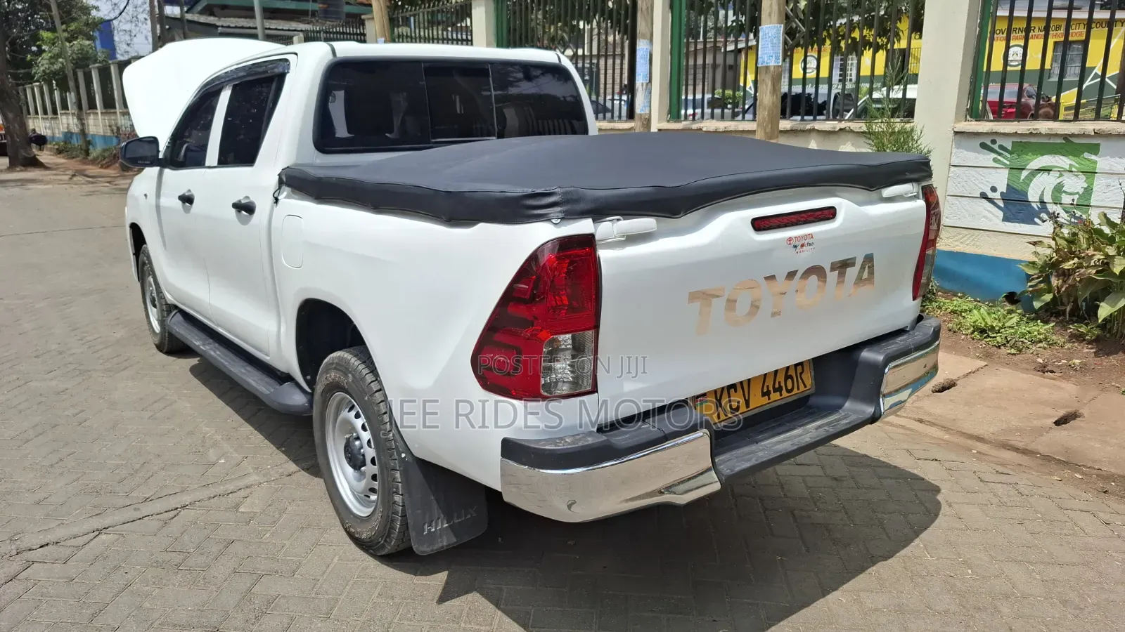 Toyota Hilux 2021 White