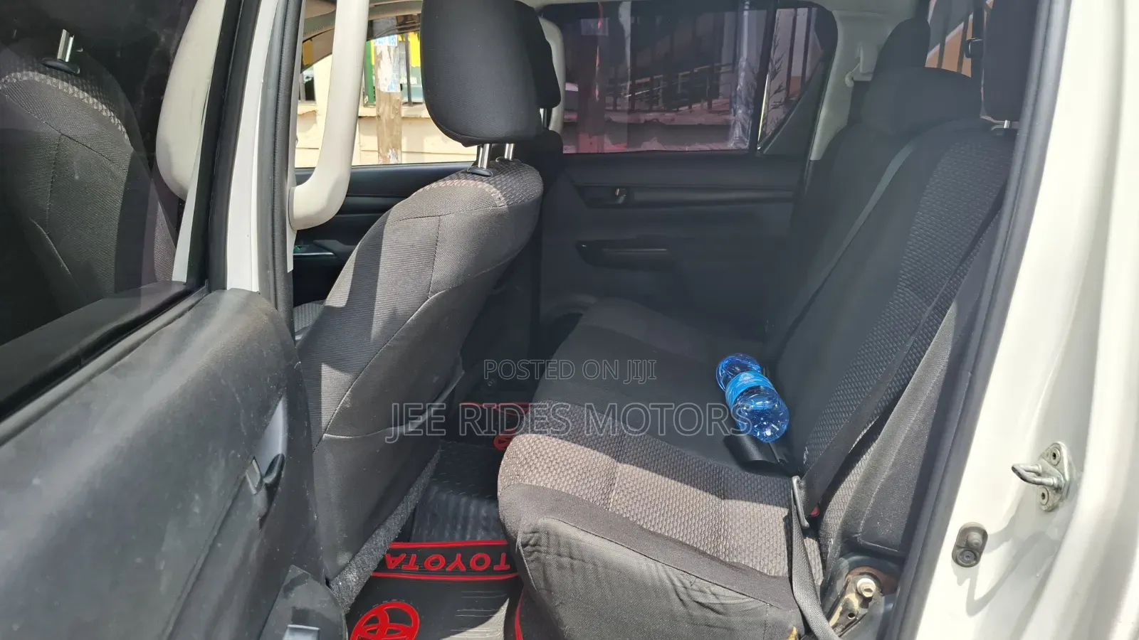 Toyota Hilux 2021 White