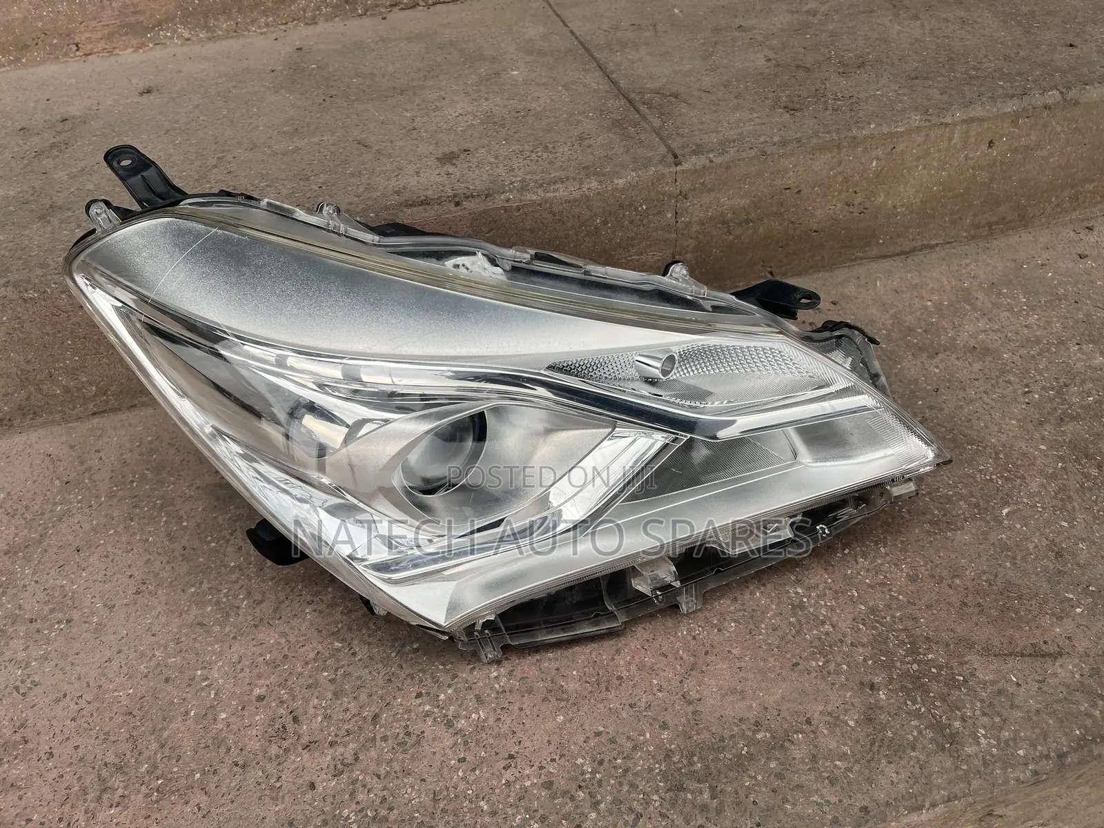 Toyota Vitz 2018 Headlight (52-302)