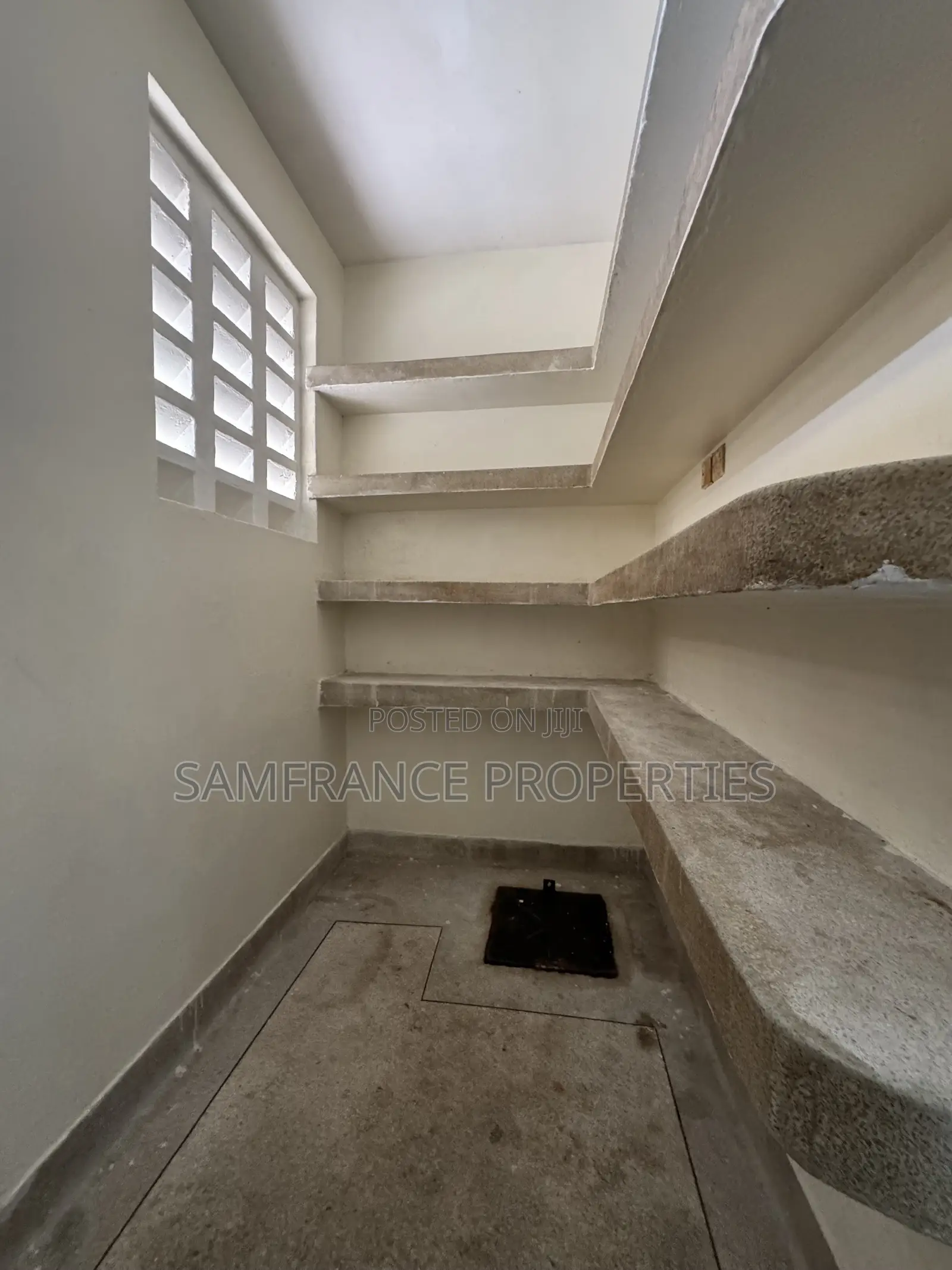 4bdrm Mansion in Beach Road, Nyali Mkomani for rent