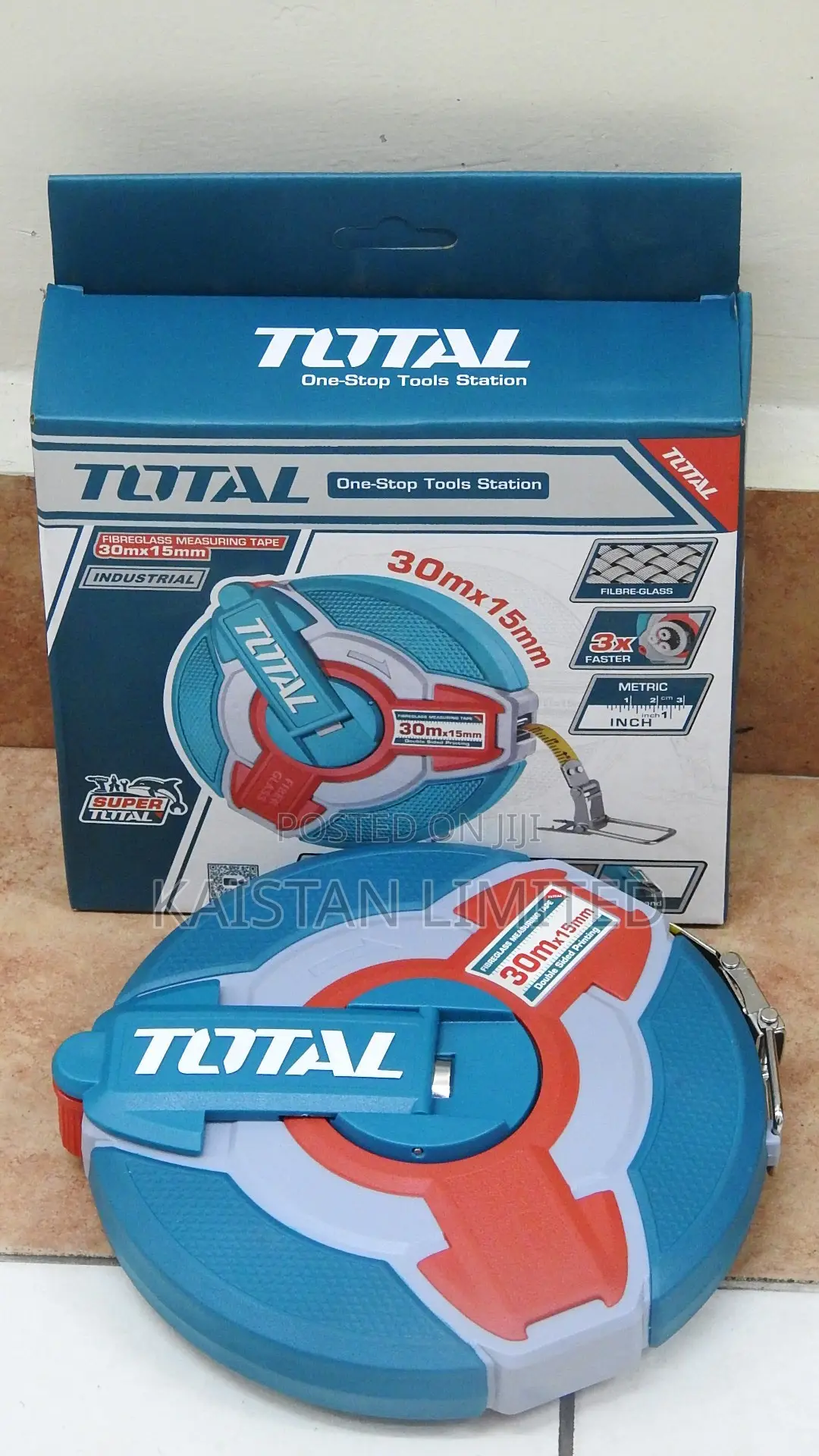 TOTAL 30M Fibreglass Measuring Tape 15mm Industrial