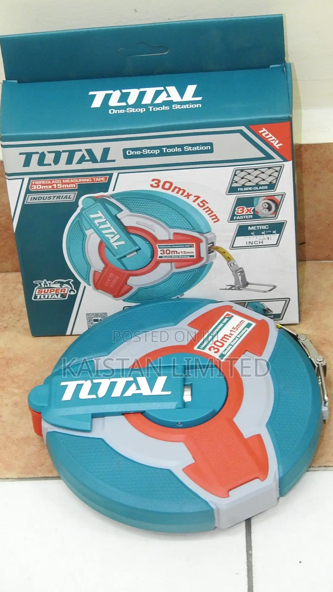 TOTAL 30M Fibreglass Measuring Tape 15mm Industrial