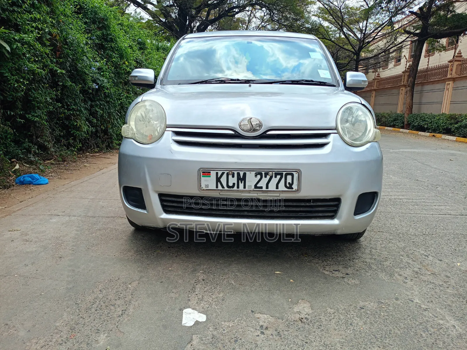 Toyota Sienta 2010 Silver