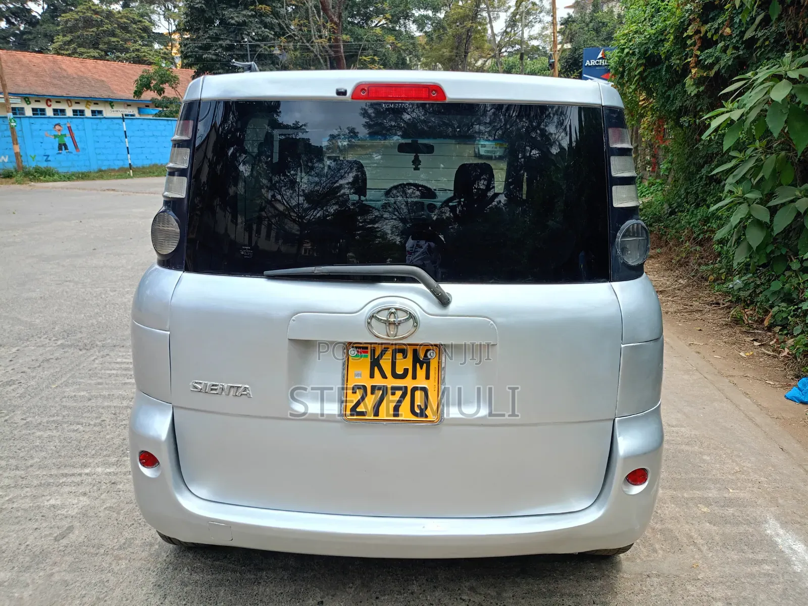 Toyota Sienta 2010 Silver