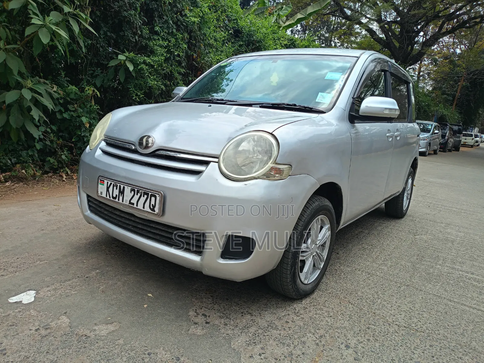 Toyota Sienta 2010 Silver