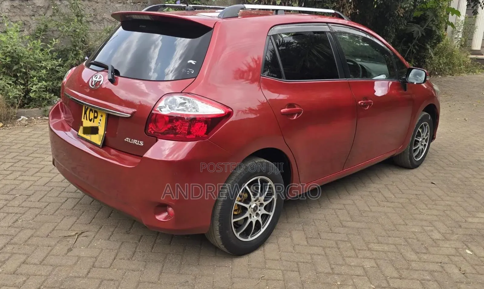 Toyota Auris 2010 Red