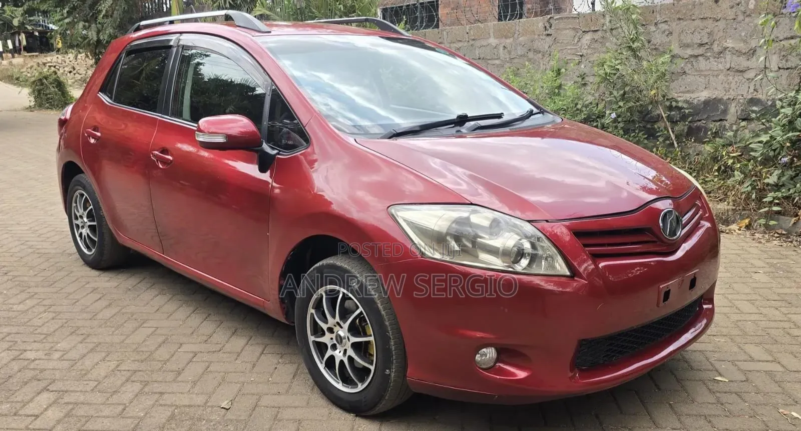 Toyota Auris 2010 Red