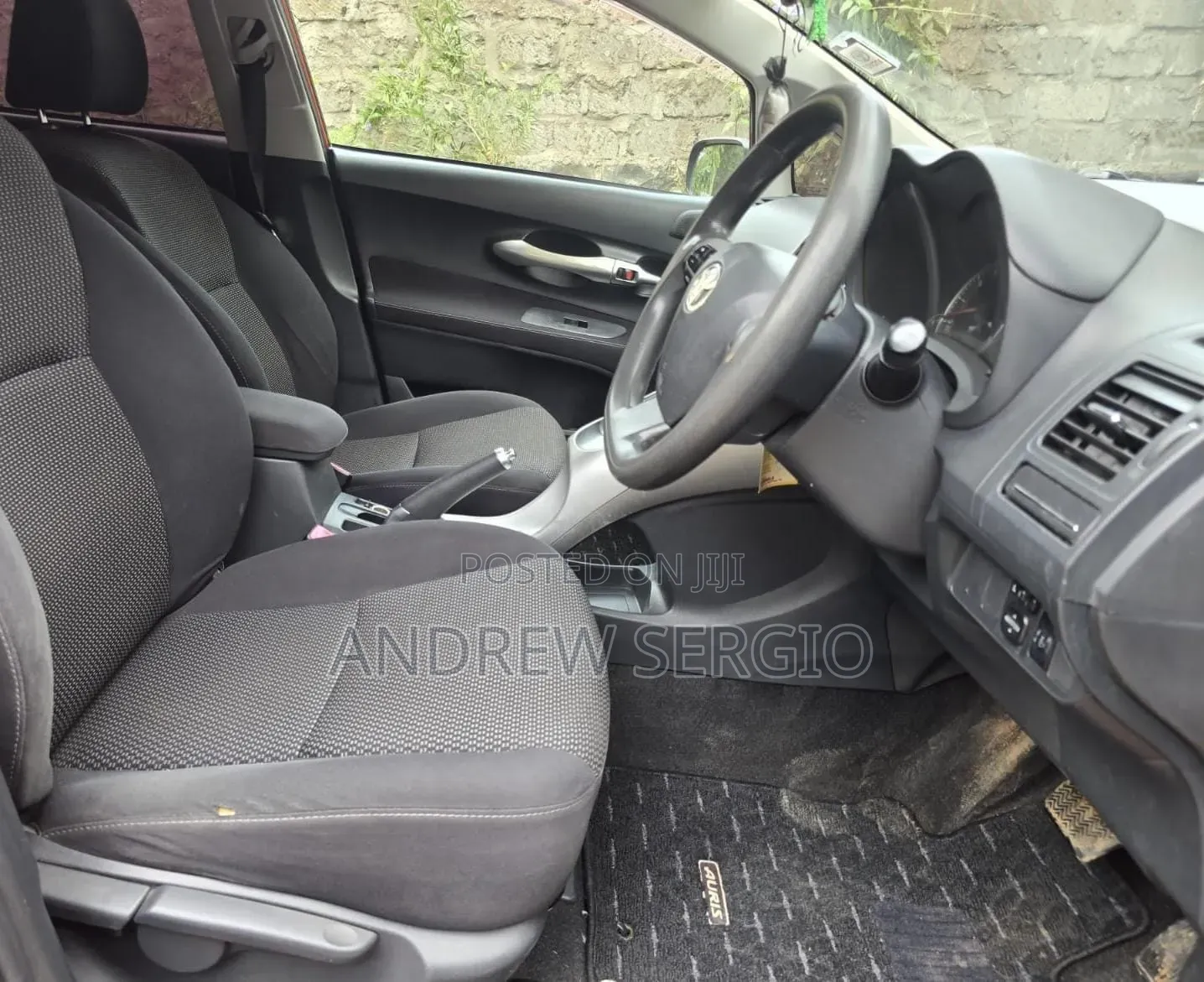 Toyota Auris 2010 Red