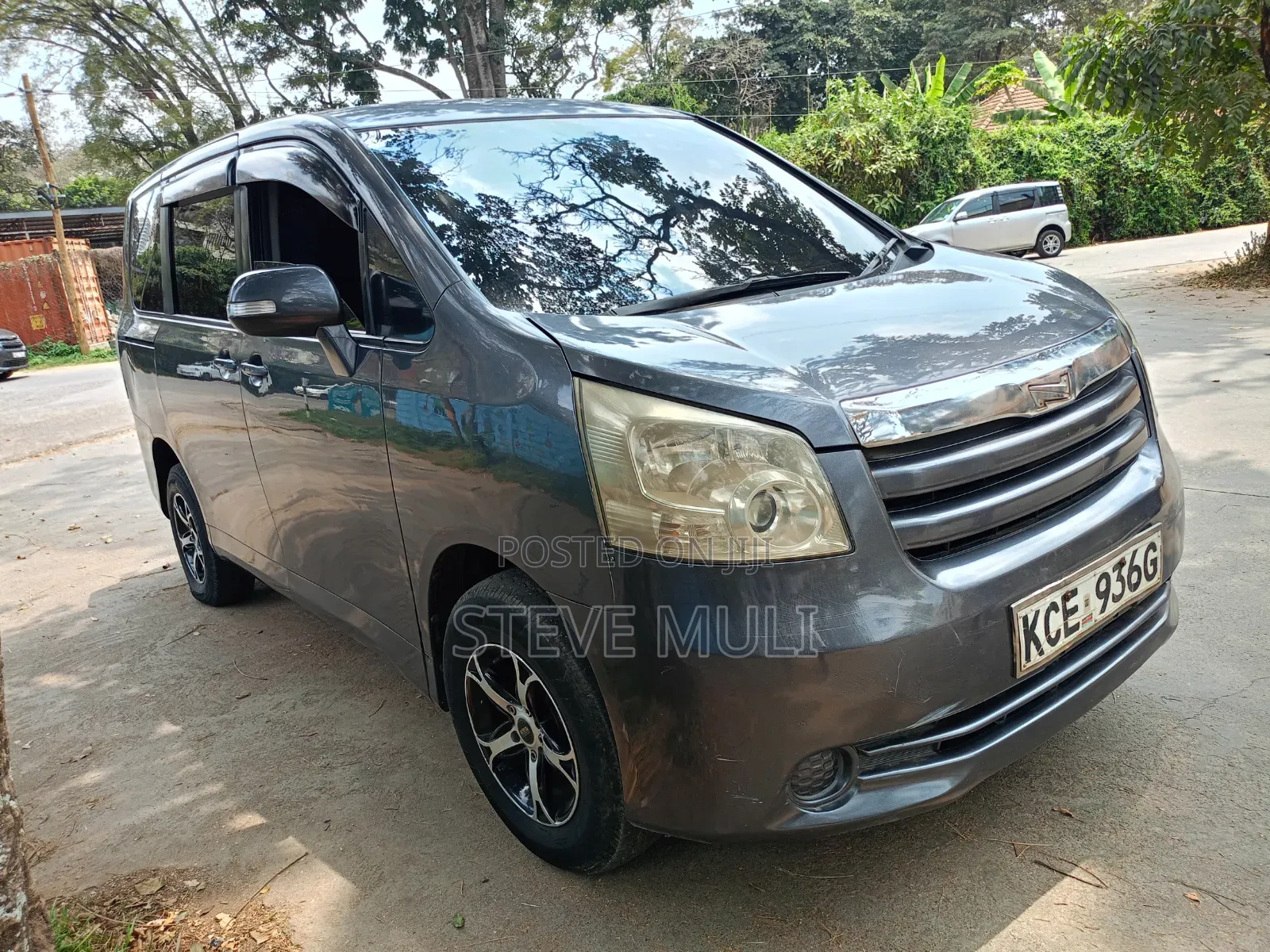 Toyota Noah 2008 Gray