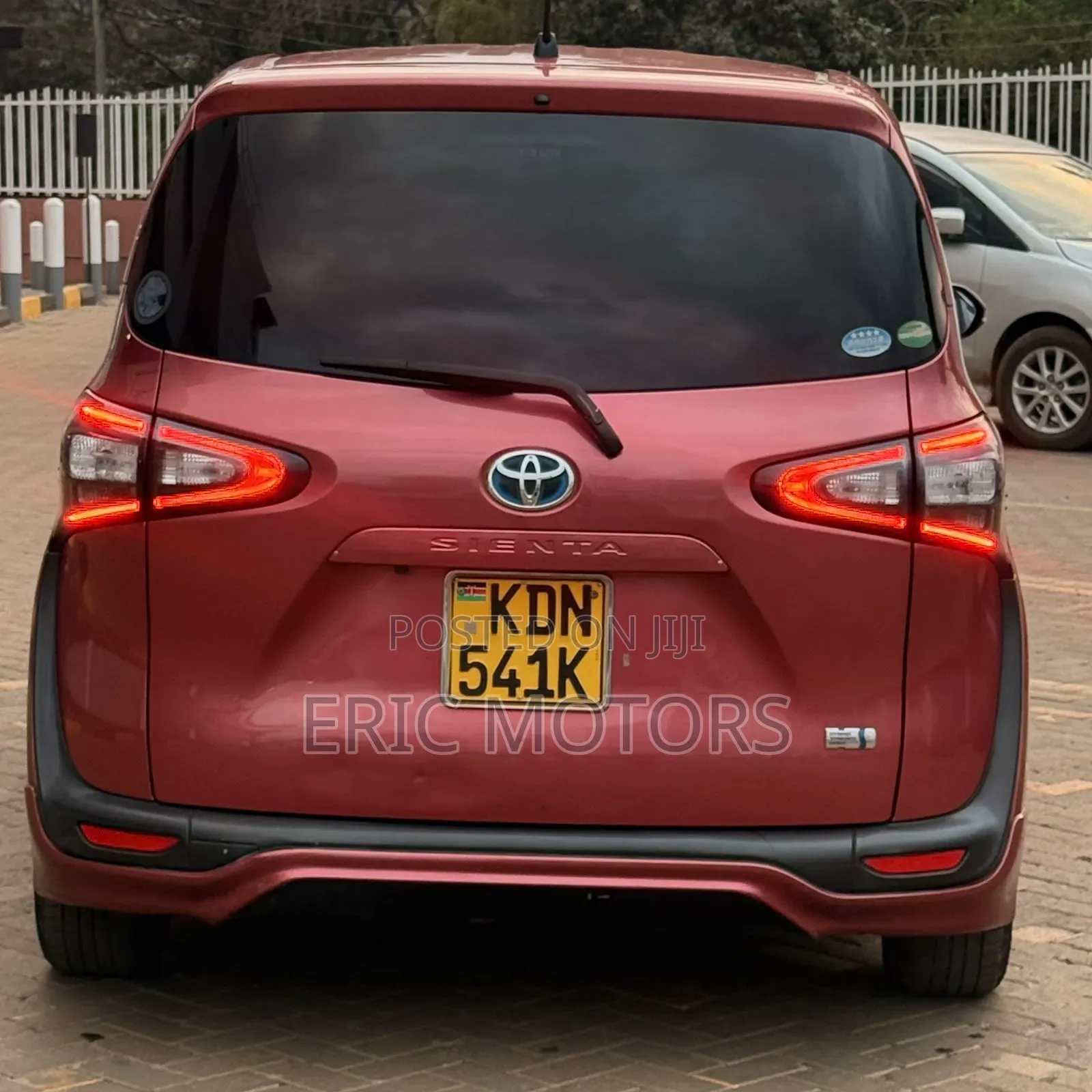 Toyota Sienta 2017 Red