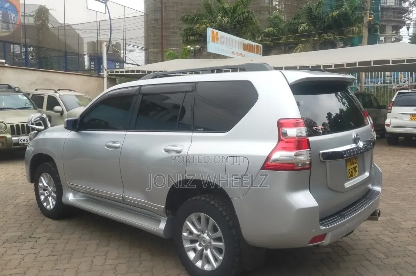 Toyota Land Cruiser Prado 2011 Silver