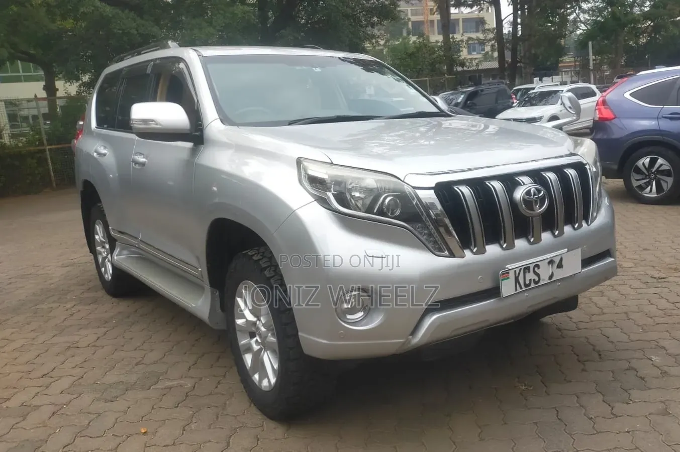 Toyota Land Cruiser Prado 2011 Silver