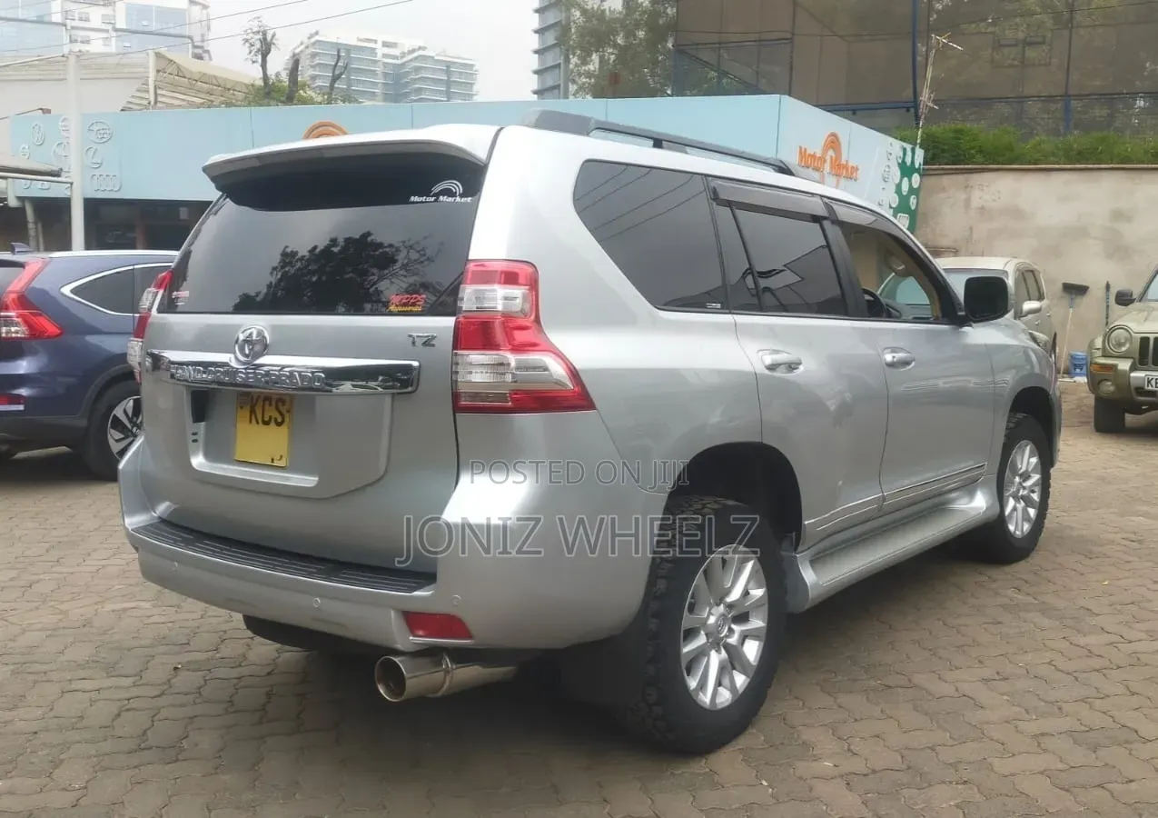 Toyota Land Cruiser Prado 2011 Silver