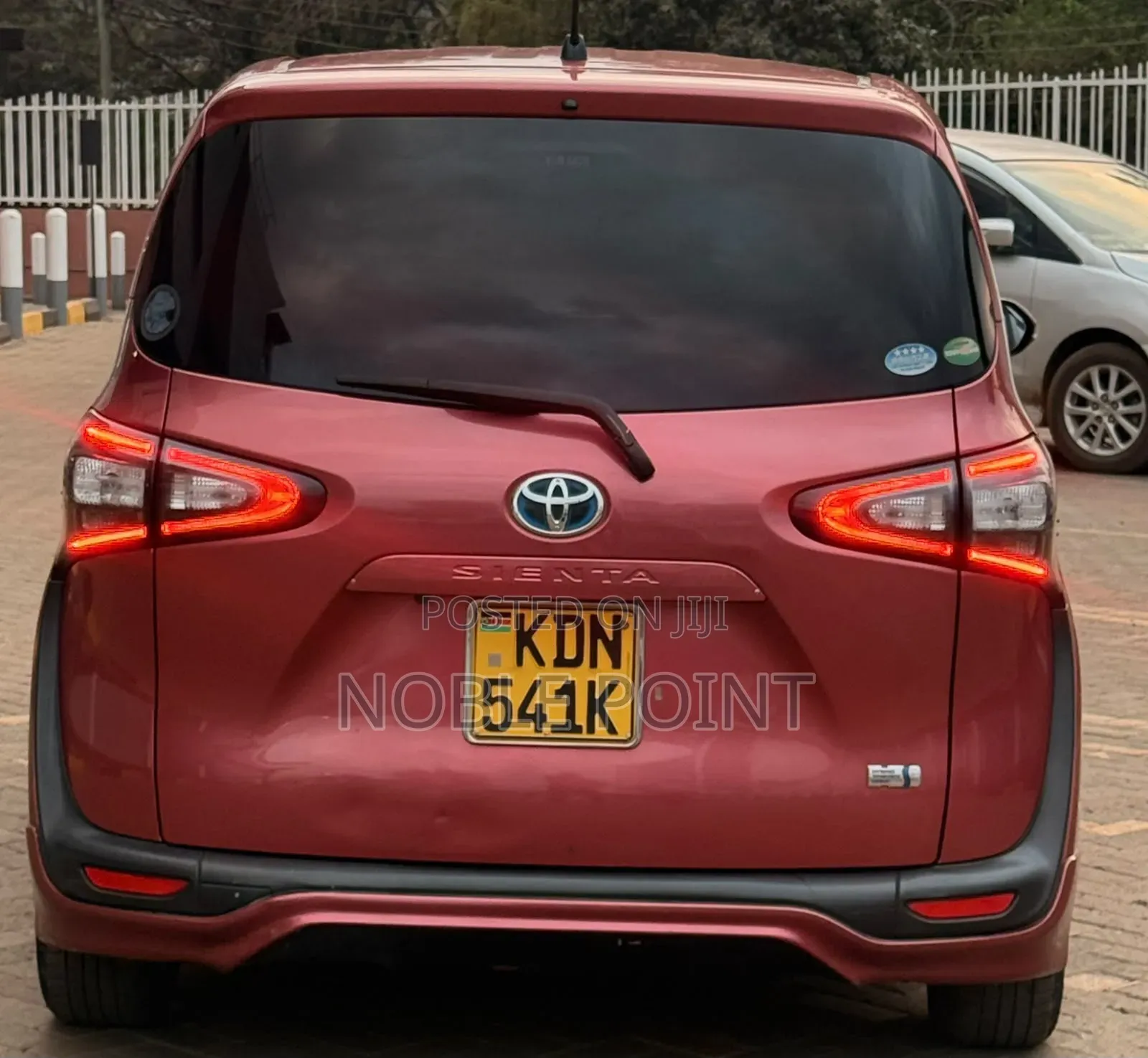 Toyota Sienta 2017 Red