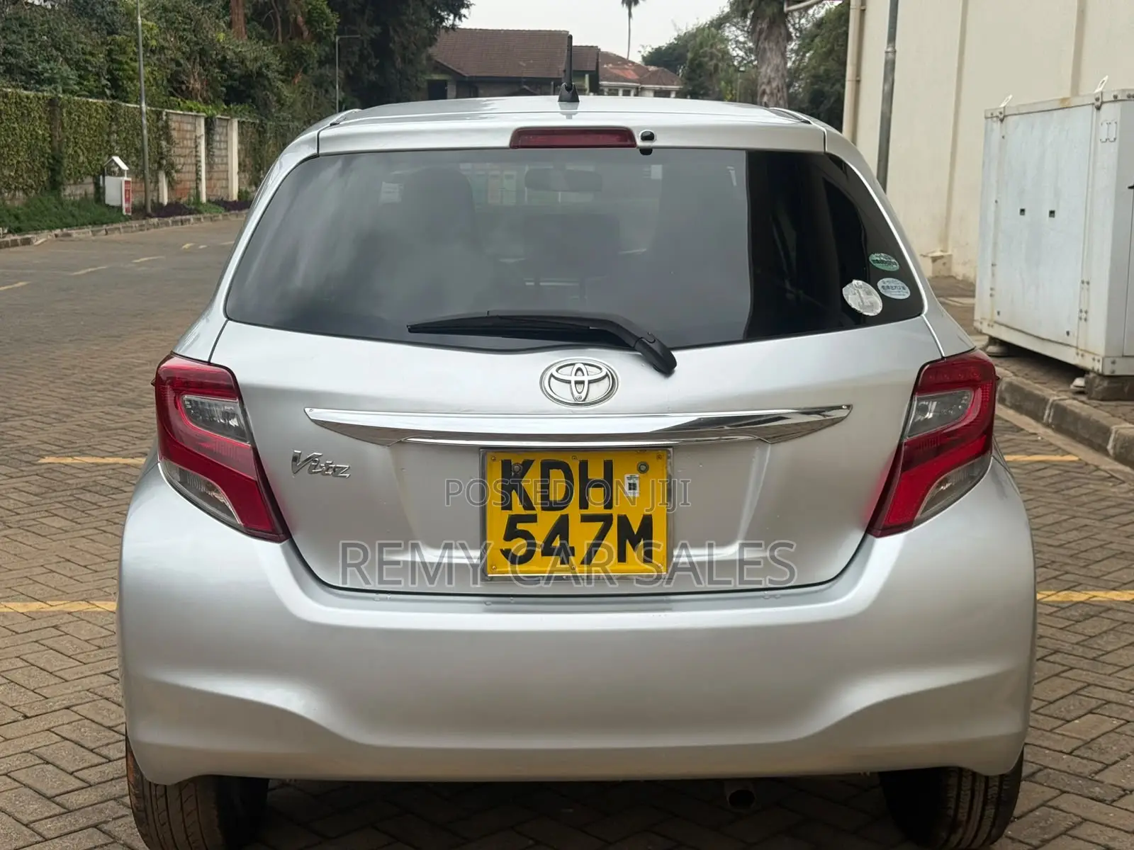 Toyota Vitz 2015 Silver