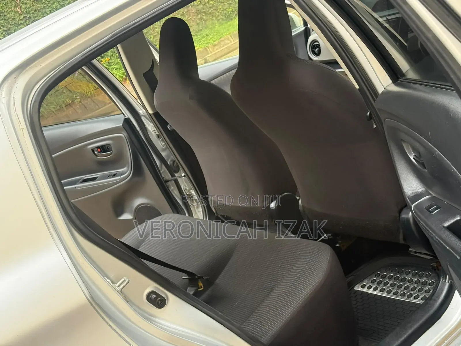 Toyota Vitz 2015 Silver