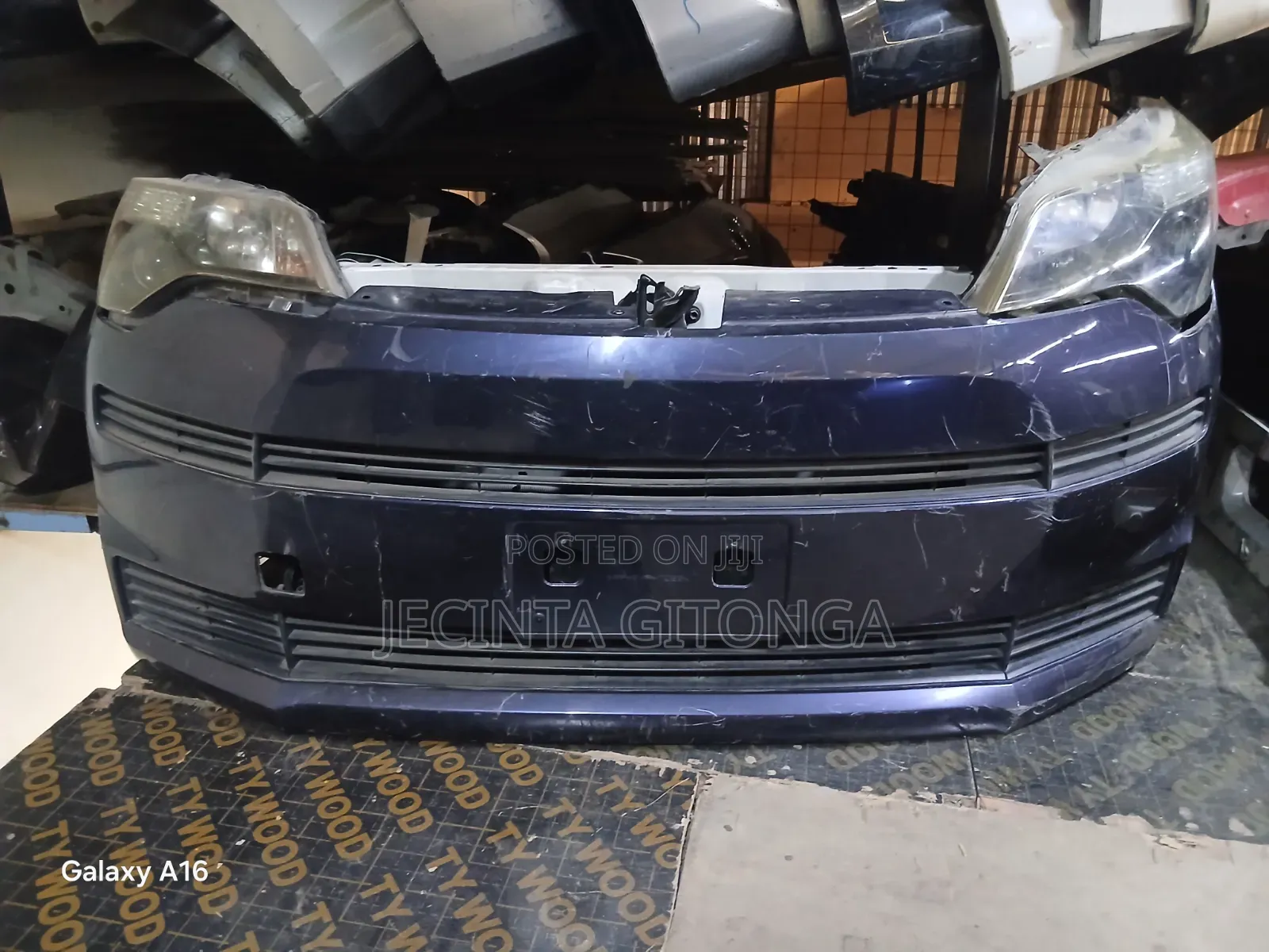 Toyota Spade Nosecut