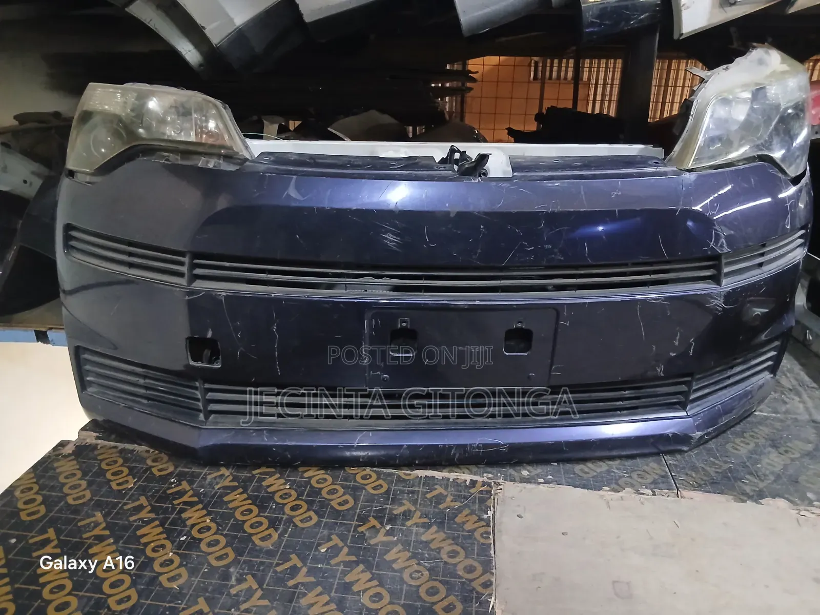 Toyota Spade Nosecut