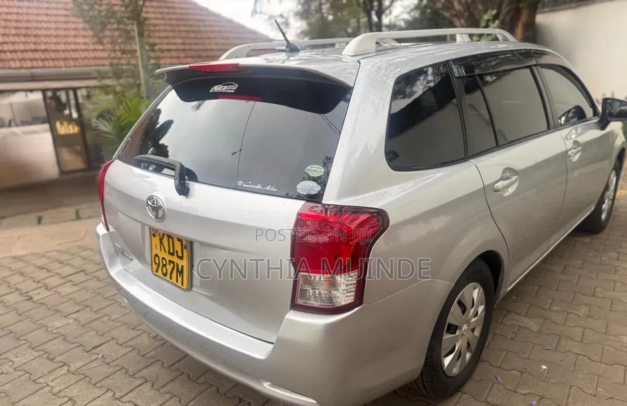 Toyota Corolla Fielder 2015 Silver