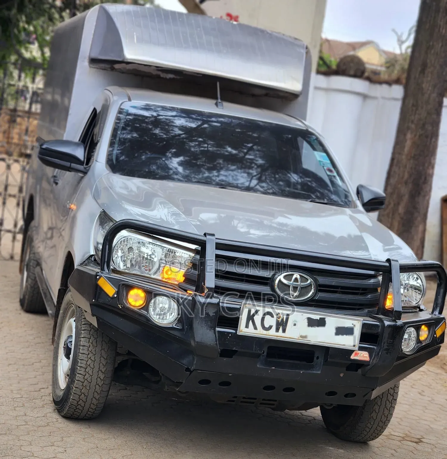Toyota Hilux 2019 Silver