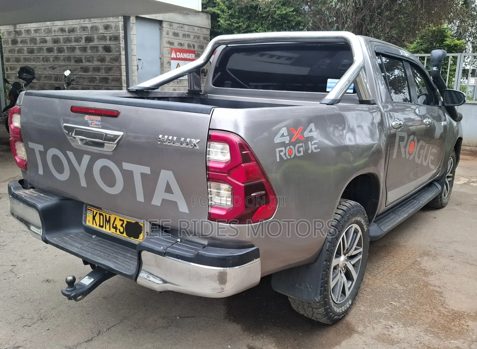 Toyota Hilux 2017 Gray